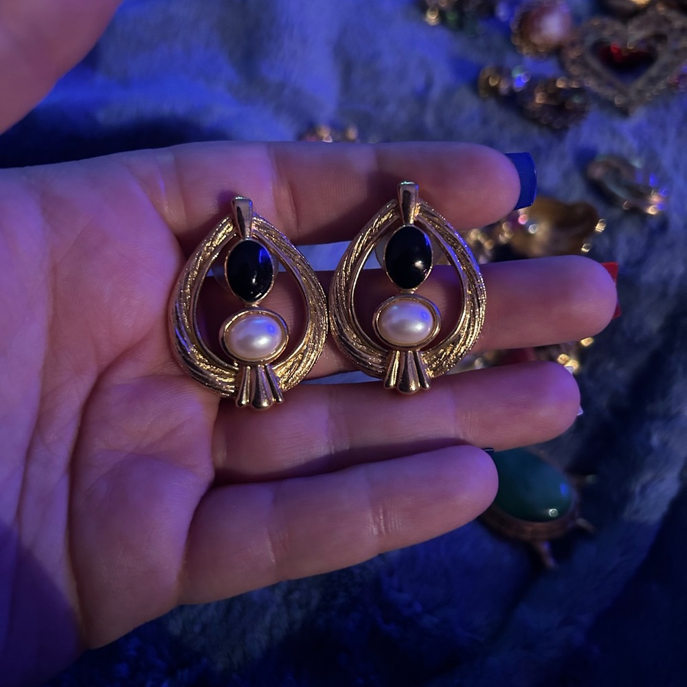 Elegant Gold and Black Pearl Avon Vintage Earrings